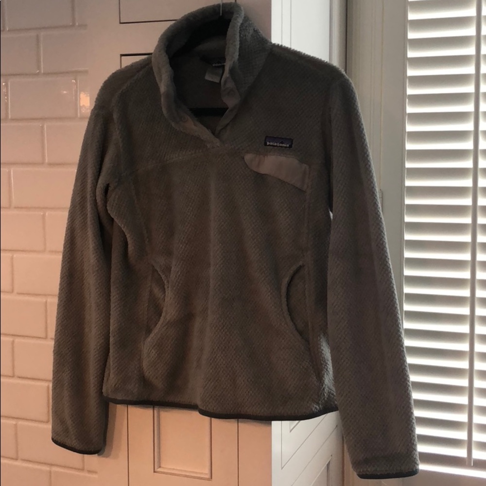 Patagonia women’s pullover size M grey